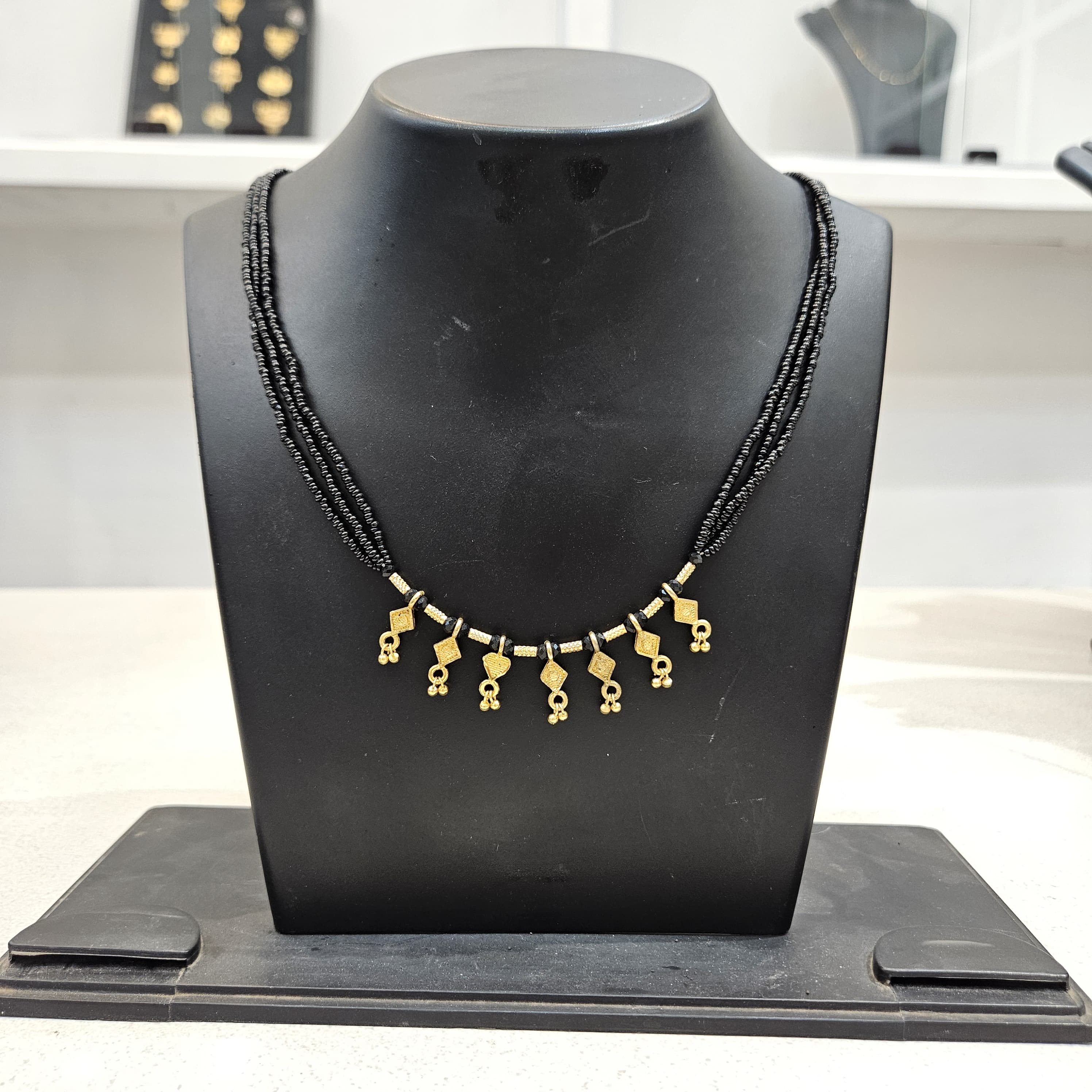 MANCHALI NECKLES 