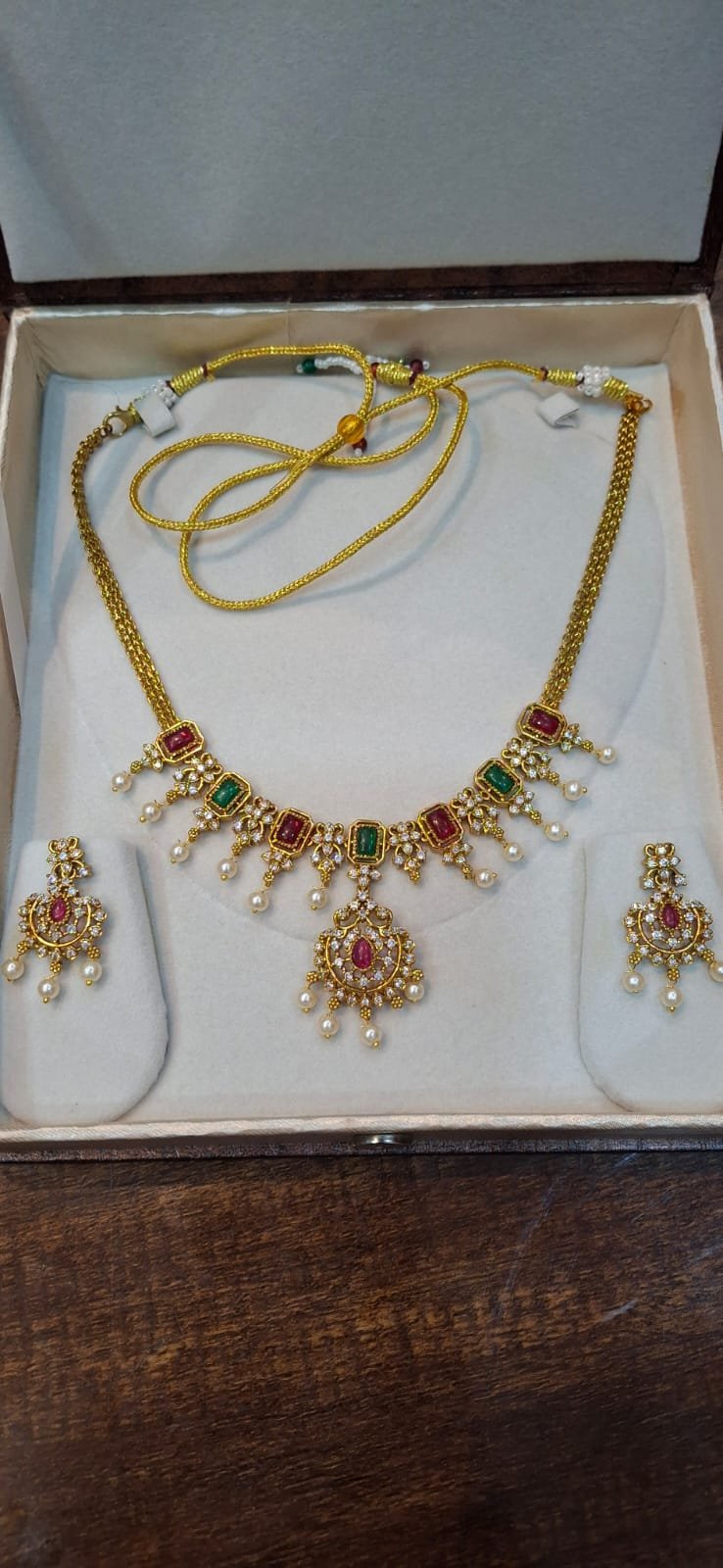 NECKLACE SET WITH EARRING 