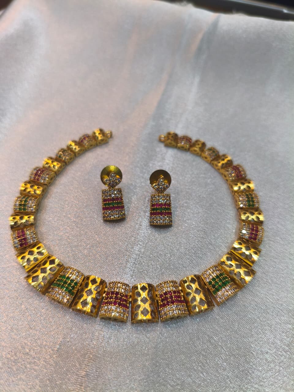 NECKLACE SET WITH EARRING 