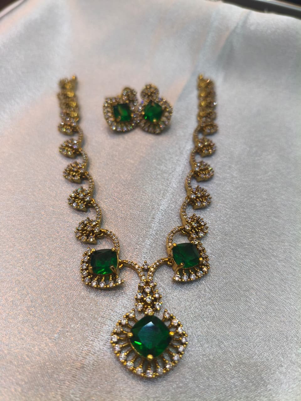 NECKLACE SET WITH EARRING 