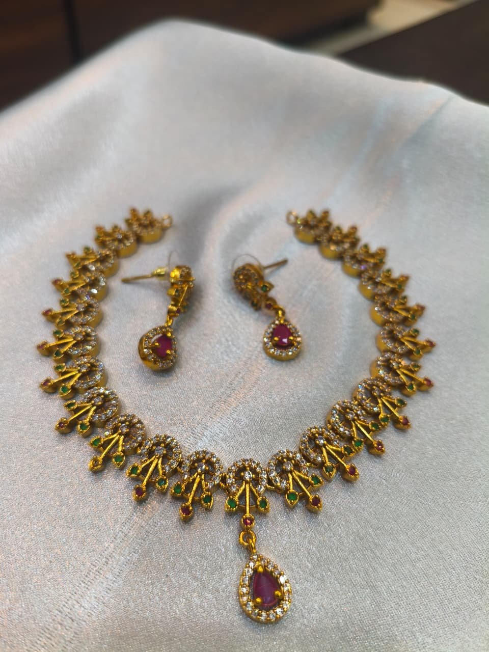 NECKLACE SET WITH EARRING 