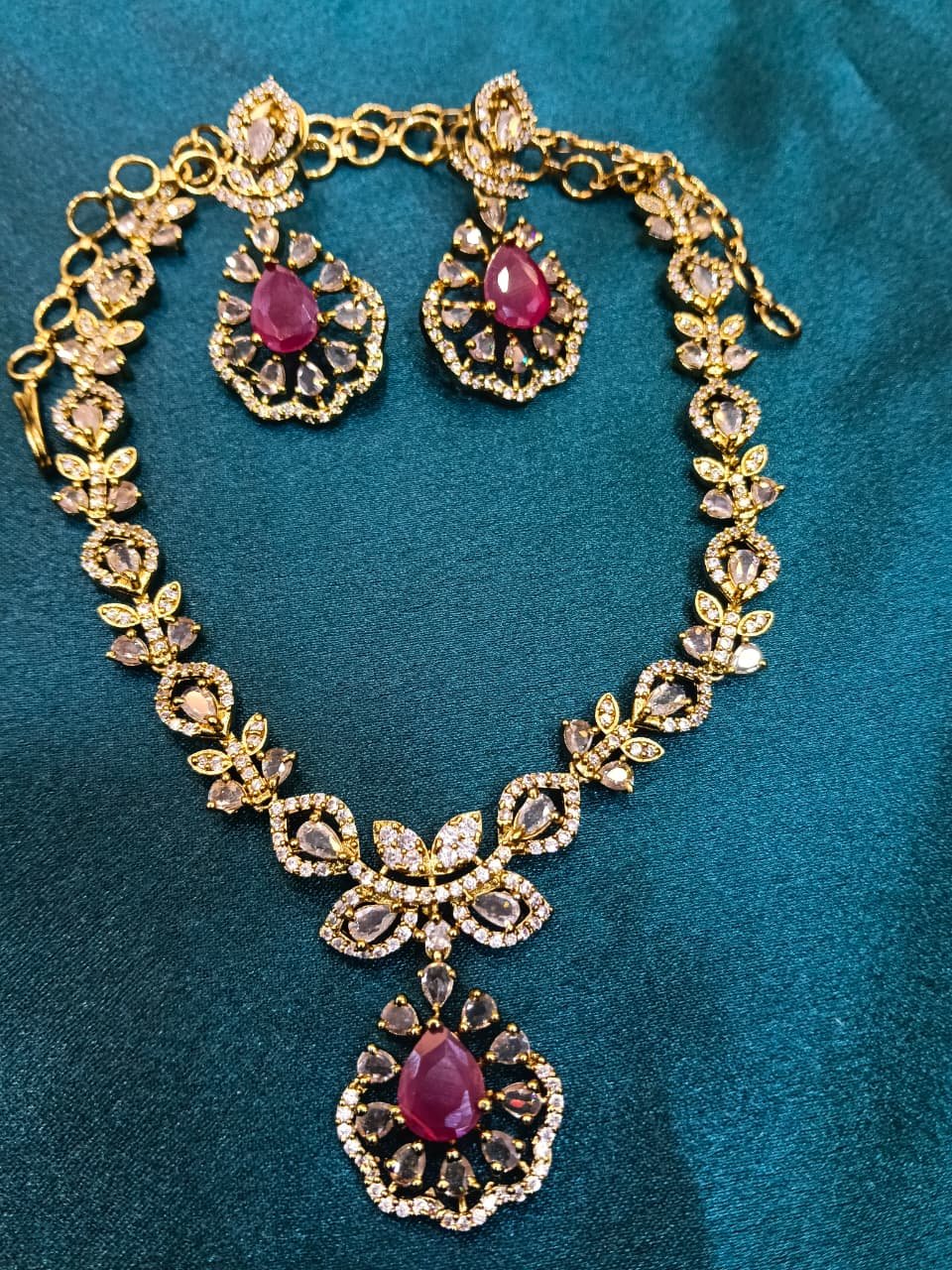 NECKLACE SET WITH EARRING 