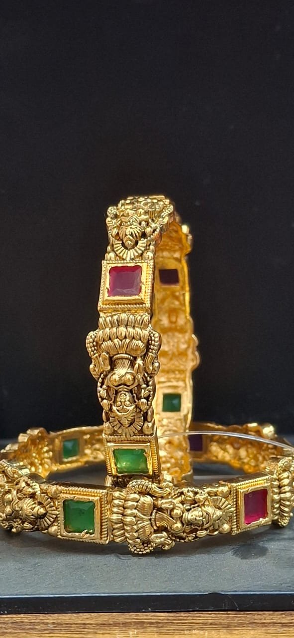 BANGLES