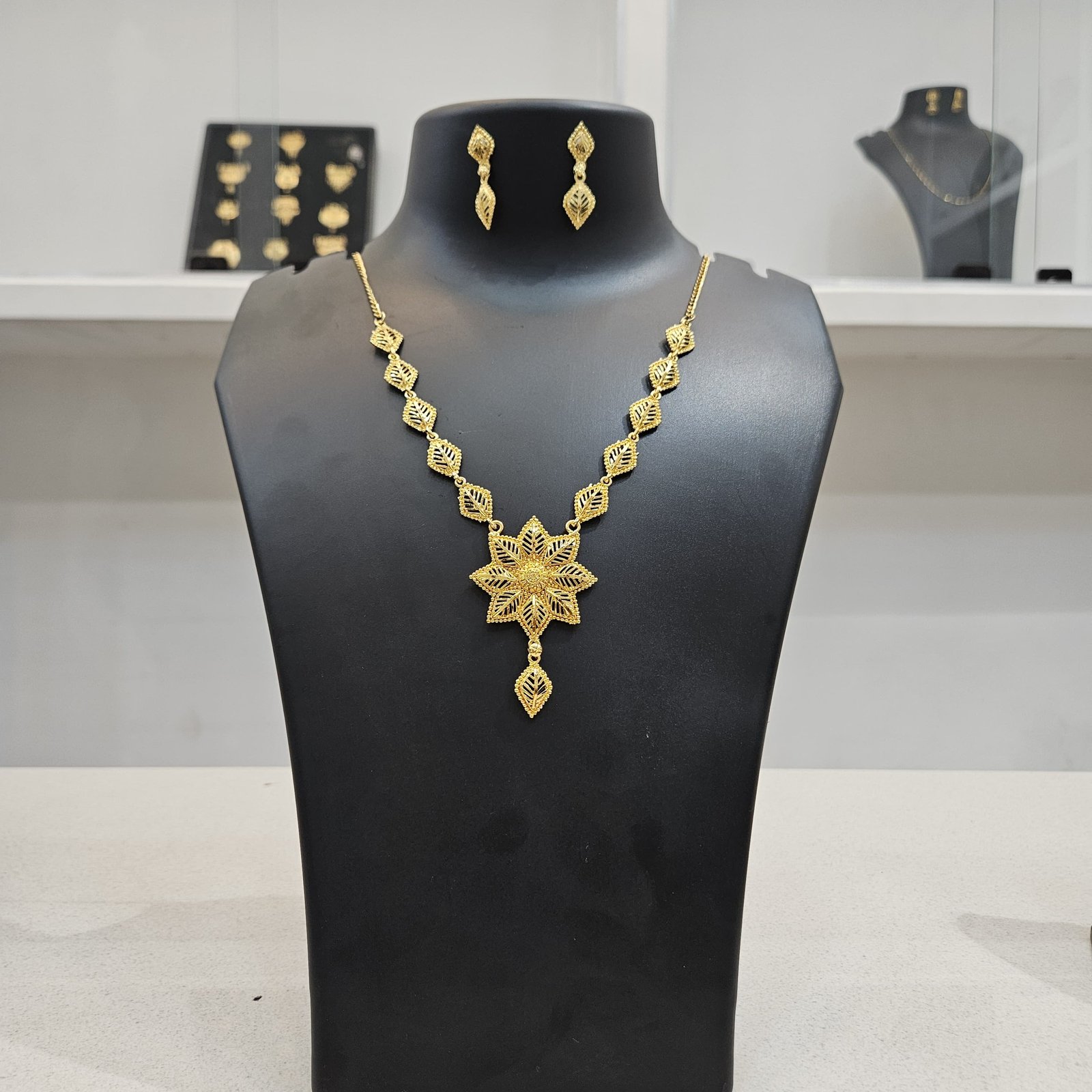 NECKLACE SET WITH EARRINGS